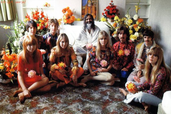 [Image: 67_beatles_maharishi-mahesh_yogi_004-580x388.jpg]