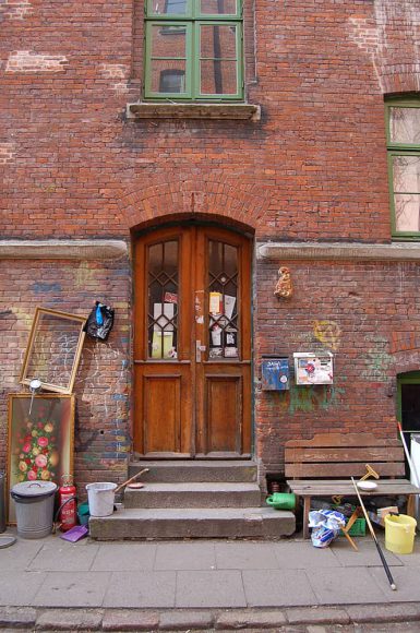 Jäger-Passage 1 doorway, Hamburg, 2011