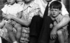 Paul McCartney and family, 1940s