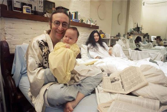 75-john-lennon-sean-yoko_01-580x389.jpg