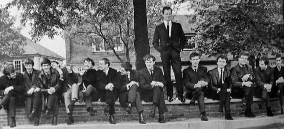 Brian Epstein con artistas de NEMS