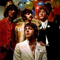 Beatles_pepperparty1.jpg