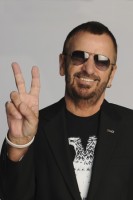 RingoYNotPeaceSign.jpg