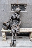 ELEANORRIGBYSTATUE1-1.jpg