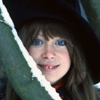 PAY-Pattie-Boyd-in-the-snow-taken-by-George-Harrison-at-Friar-Park-in-1974.jpg